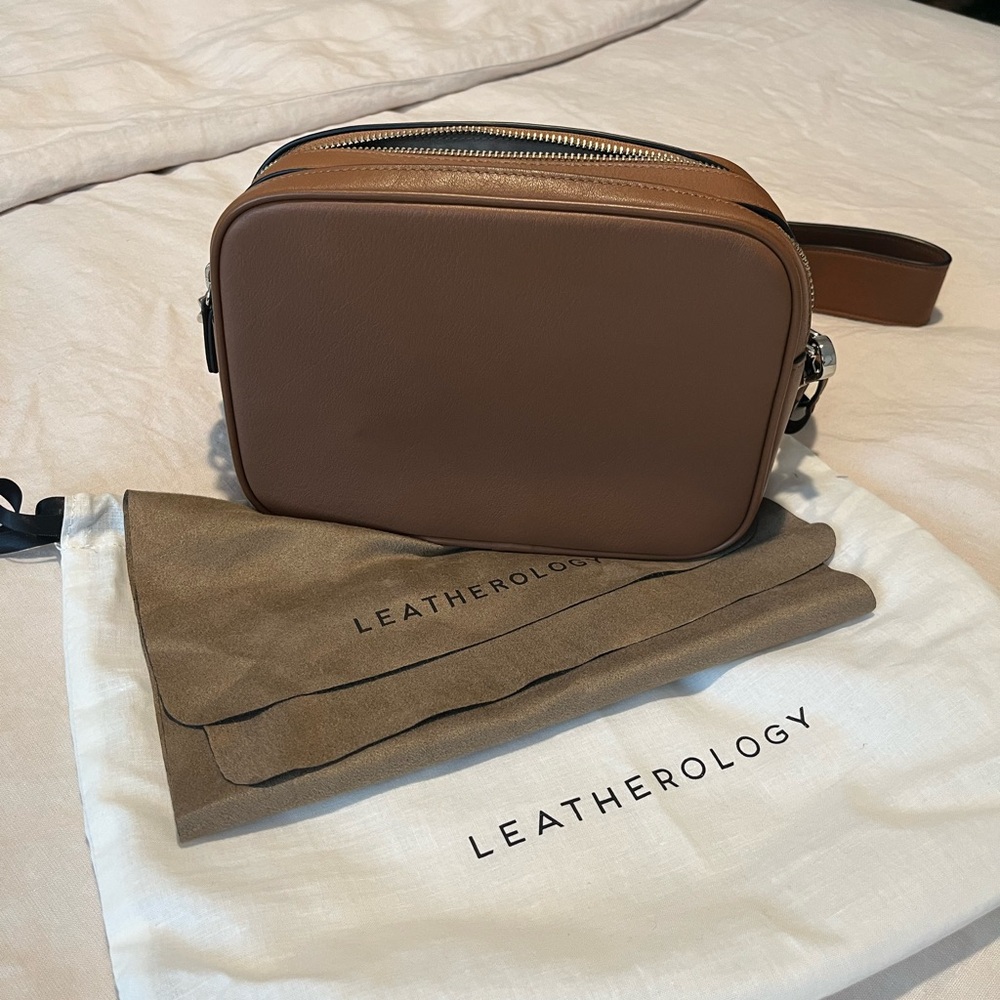 Leatherology Meadow Double Zip Camera Bag - Picture 4 of 6